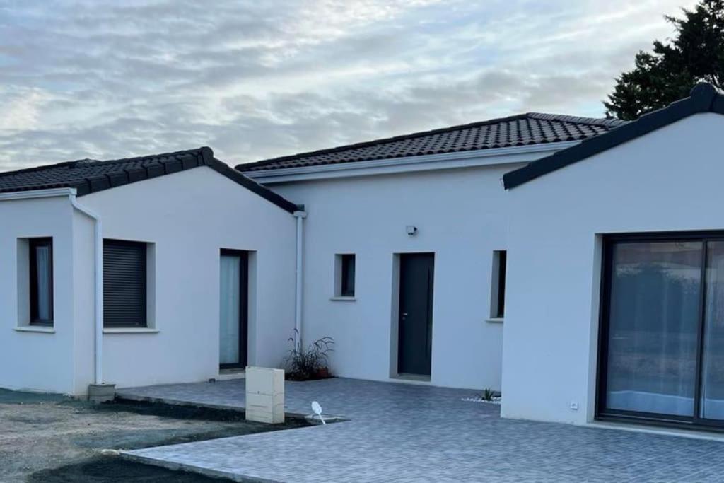 Maison Neuve De Standing 150 M2 Croix-Chapeau Экстерьер фото