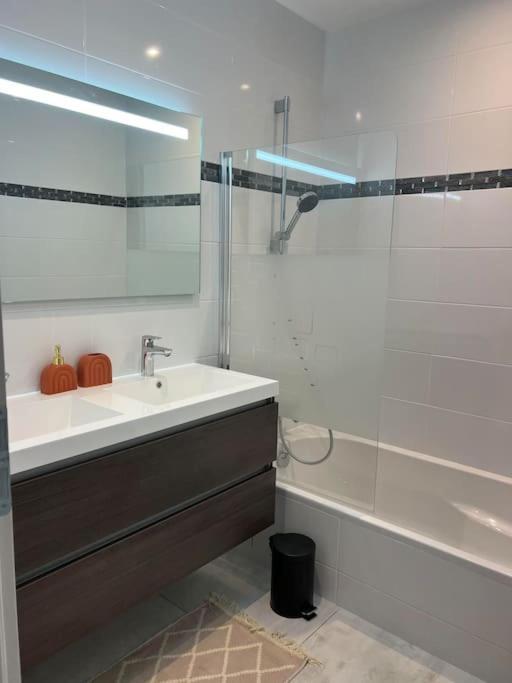 Maison Neuve De Standing 150 M2 Croix-Chapeau Экстерьер фото
